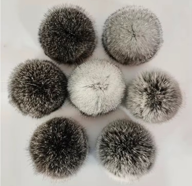 Rabbit fur balls (5 pack)